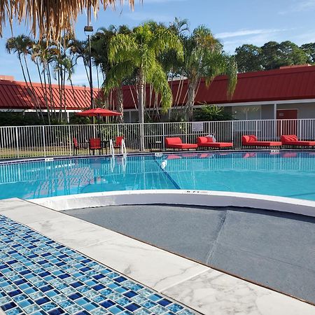 Vero Beach Inn & Suites Vero Beach I-95 (Adults Only) Exterior photo